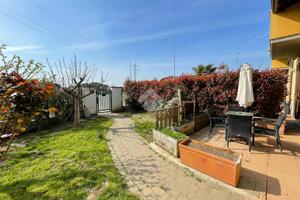 VILLA A SCHIERA A CASSOLNOVO