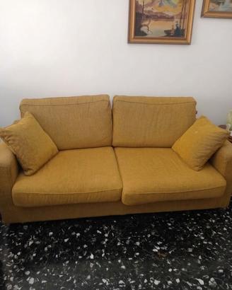 divano letto in tessuto usato, ma in buono stato