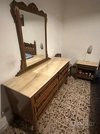 Como con 2 comodini in legno e marmo vintage
