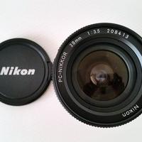 Nikon PC-Nikkor 28mm f/3.5 (decentrabile)