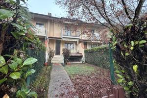 VILLA A SCHIERA A SORISOLE