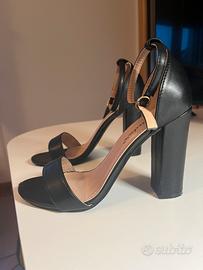 Scarpa con tacco nera - Vlinder