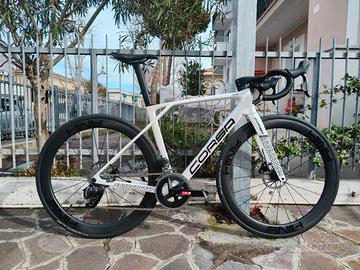 Bicicletta in carbonio con ruote in carbonio 