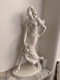 Statua dama grande
