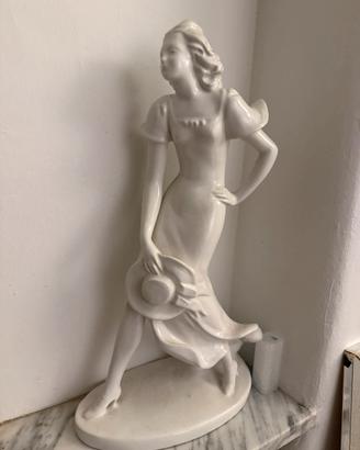 Statua dama grande