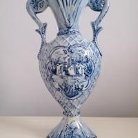 Vaso biansato in maiolica di Albisola 
