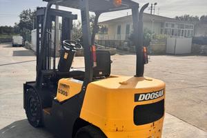 Carrello elevatore dossan 30 qli disel
