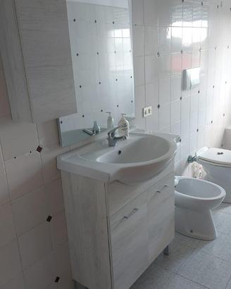 Specchiera bagno.