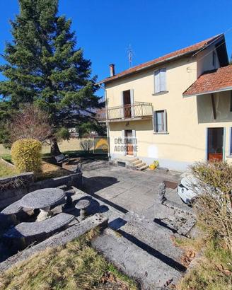 Casa indipendente di 247 m² con 5 locali e box aut