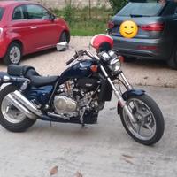 moto custom Honda VF 750