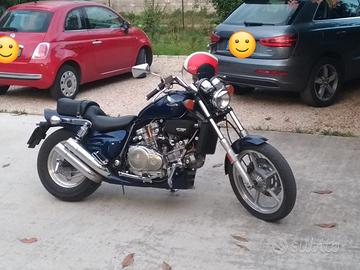 moto custom Honda VF 750