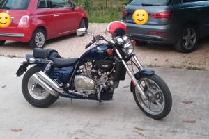 moto custom Honda VF 750