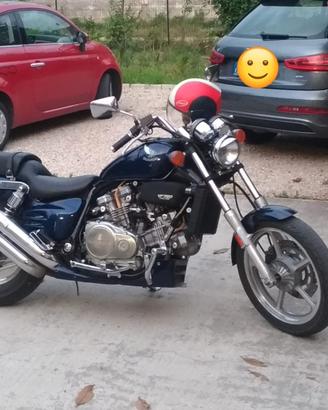 moto custom Honda VF 750