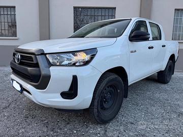 TOYOTA Hilux 2.4 D-4D 4WD 4 porte Double Cab Com