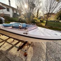 Motoscafo con motore Yamaha