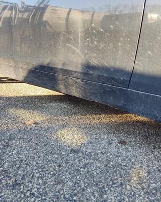 Minigonna destra BMW 530 del 2006