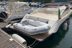 Barca a motore