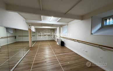 LOCALE COMMERCIALE VIA ORSI NAPOLI