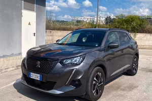 Peugeot 2008 PureTech 100 S&S Allure Navi Pack