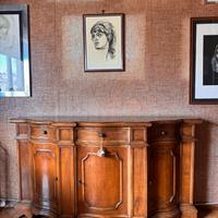 Elegante credenza classica in legno