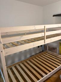 Letto a castello ben tenuto