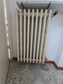 2 termosifoni in ghisa da 9 elementi ciascuno