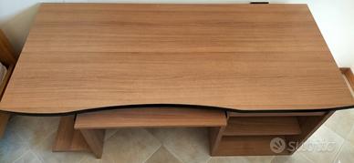 Scrivania porta PC  spaziosa  - Effetto Legno 