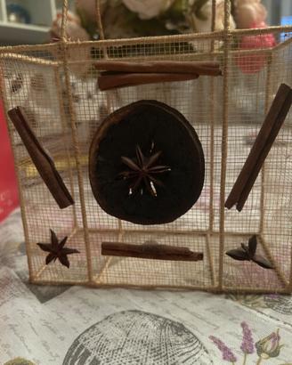Creazione decorativa a forma di cestino