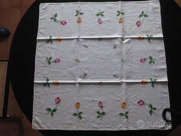 Tovaglietta da Tè ricamata a mano " Punto Croce "