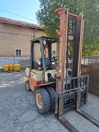 Carrello elevatore Nissan 25 q.li  - TARGATO