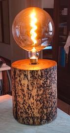 Lampada artigianale in legno nuova