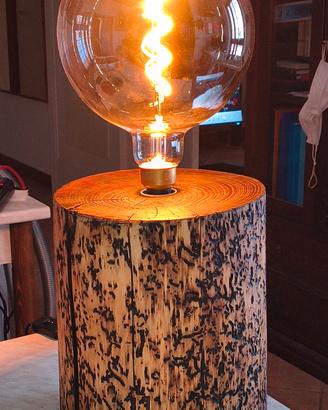 Lampada artigianale in legno nuova