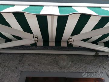 Due tende da sole con braccio estensibile