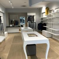 ARREDAMENTO COMPLETO PER NEGOZIO