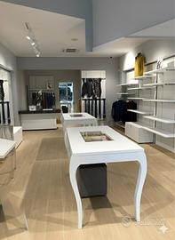 ARREDAMENTO COMPLETO PER NEGOZIO