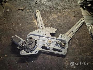 Alzavetro Anteriore Destro Per Renault Safrane