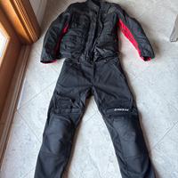 Giacca e pantalone Dainese moto con protezioni