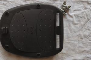 Piastra porta bauletto Givi Monolock