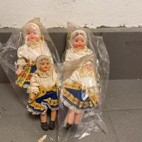 Rare bambole con abito tradizionale