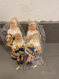 Rare bambole con abito tradizionale