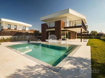 VILLA SINGOLA A LAZISE