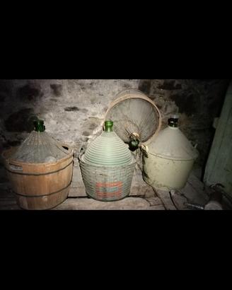 Damigiane grosse vino plastica e legno