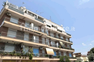 Ciampino centro 6 vani 96 mq più box 42 mq