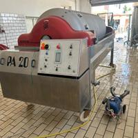 Pressa e altre attrezzature per la Cantina