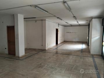 Locale comm. di fronte Scuola