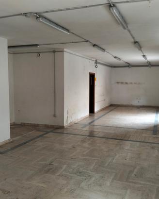 Locale comm. di fronte Scuola