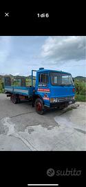 Autocarro camion 80 F 13 con rampe