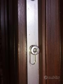 Serramenti in legno massiccio (4 cm) con thermopan