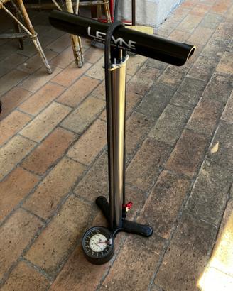 Pompa da pavimento Lezyne CNC Floor Drive 3.5