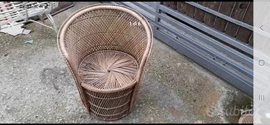 Poltrona antica in vimini